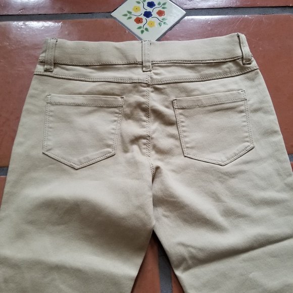 SUKO Mid Rise Pull On Tan Stretch Denim Capris - Picture 3 of 9